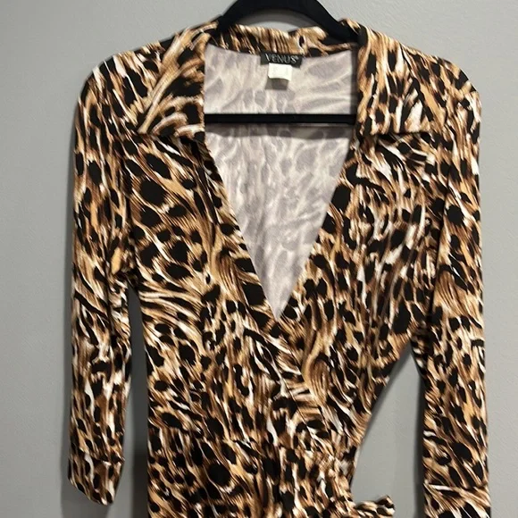 Women’s size 12 Animal print short suit - Picture 2 of 5